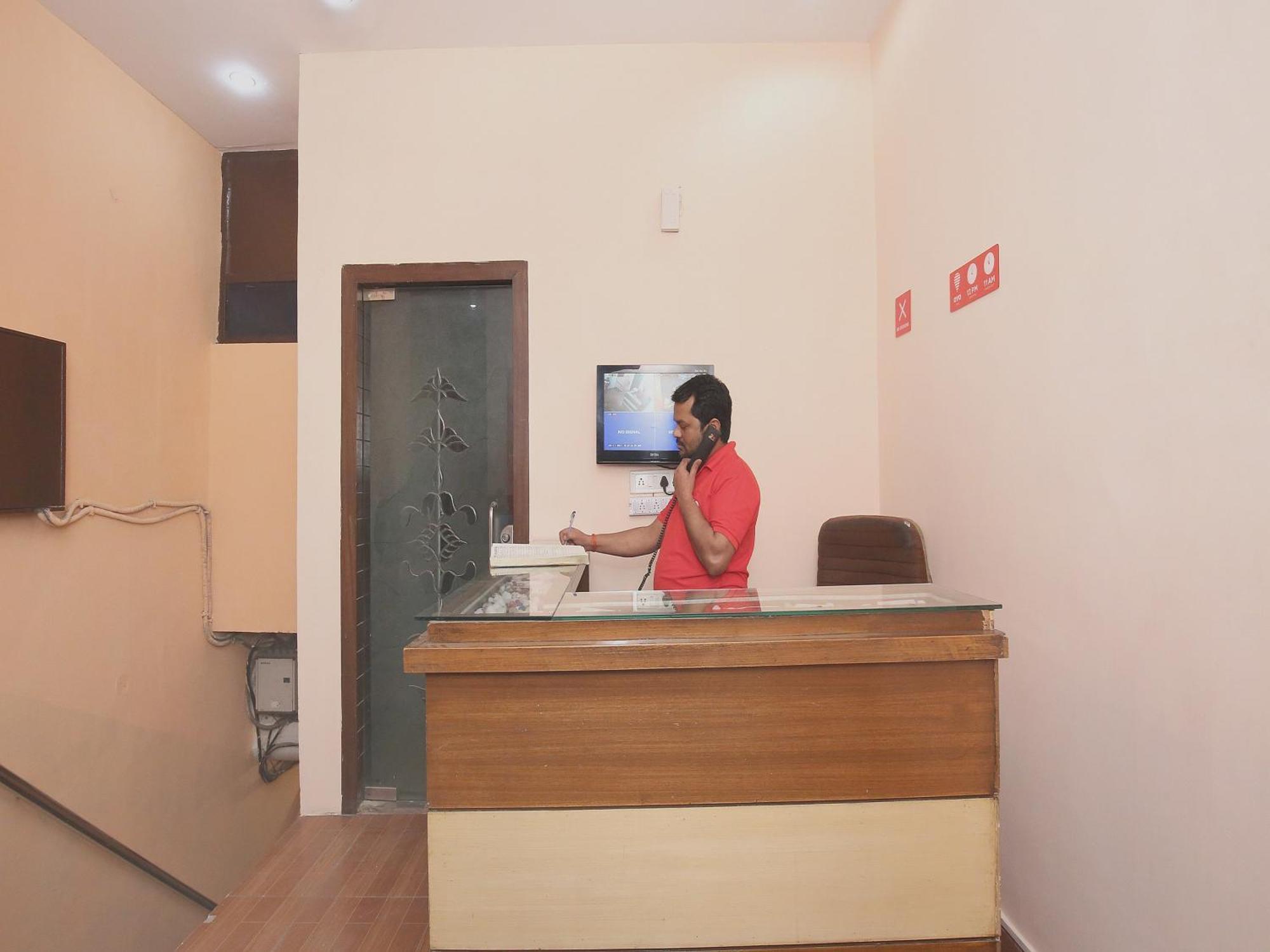 Super Hotel O Rajesh Palace Chandīgarh Esterno foto
